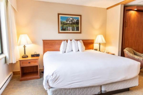 Studio Perfect Location 317 with Pool and Hot Tub